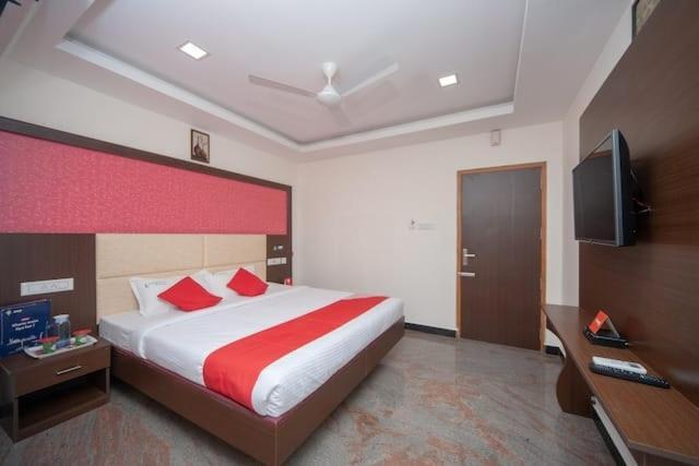 Famous Residency Hotel Tiruchirappalli Exterior foto