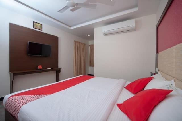 Famous Residency Hotel Tiruchirappalli Exterior foto